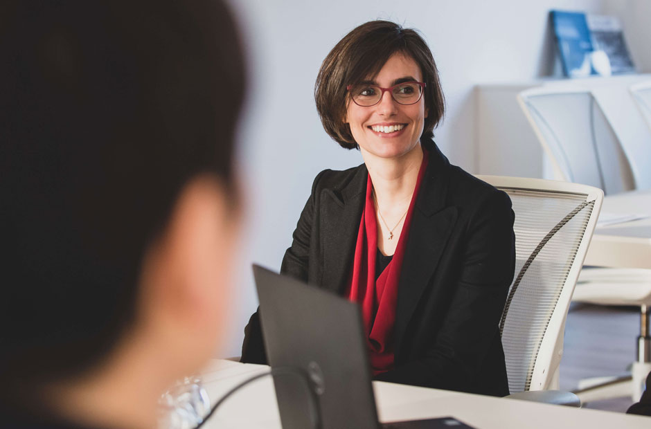 A current employee at RGA Italy smiles happily at colleagues